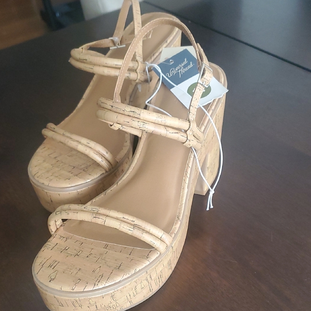 Tan Platform Sandals with Chunky Heel and Suede Finish